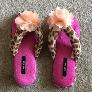 Kensie leopard pink slippers with flower. women’s size 5-6
